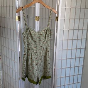 Unique Vintage green gingham & cherry print Ossining romper women’s size medium.